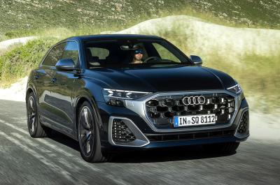 Blue Audi SQ8 front cornering