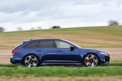 Audi RS6 Avant side