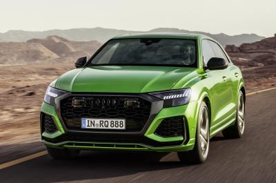 Audi RS Q8 green front