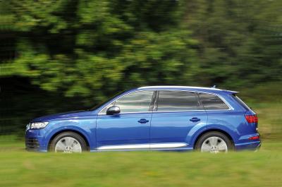 Audi SQ7 side