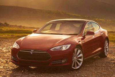 Tesla to introduce small SUV and solar charging technology