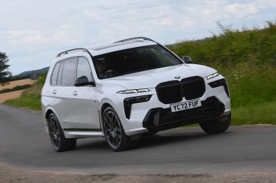 New BMW X7 cornering