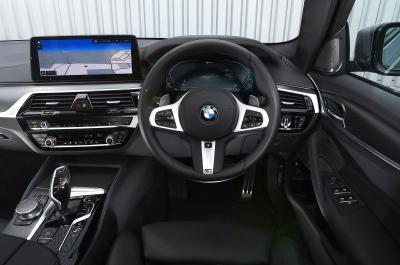 BMW 530e 2021 dashboard