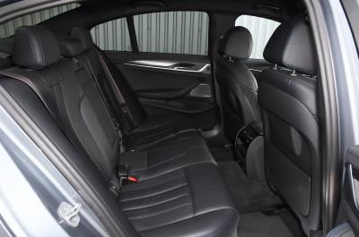 BMW 530e 2021 rear seats
