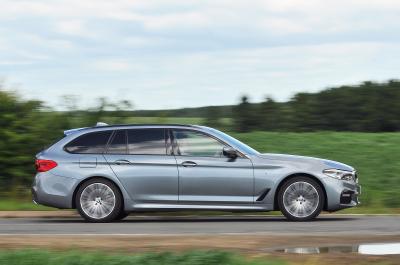 BMW 5 Series Touring side panning