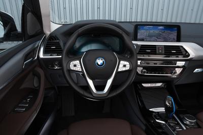 BMW iX3 2021 dashboard