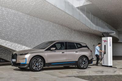 BMW iX 2021 charging