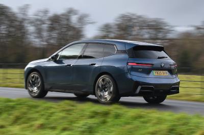 BMW iX Panning