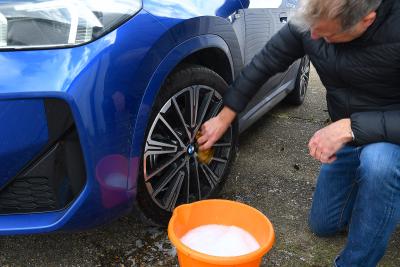 BMW X1 2023 long-term cleaning wheels
