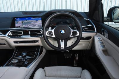 BMW X7 2021 dashboard