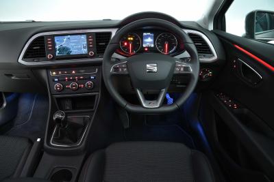 Ford Focus Black Edition vs Seat Leon FR