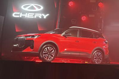 Chery Tiggo 7 on stage at UK brand launch