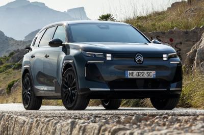 Citroën ë-C5 Aircross Long Range front driving