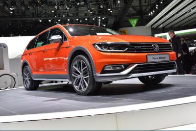 Volkswagen Passat Alltrack revealed at Geneva motor show