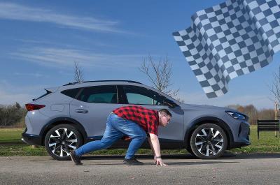 Darren sprinting next to Cupra Formentor