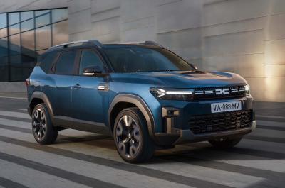 Dacia Bigster front driving blue