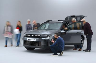 Dacia-Bigster-reader-test-team-car-with-readers