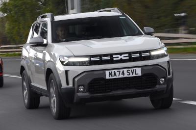 Dacia Duster front right driving