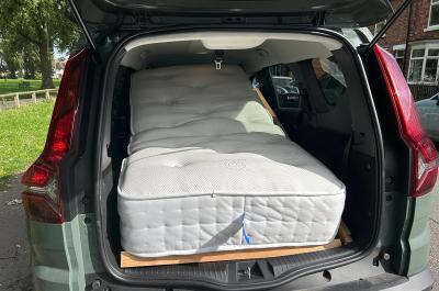 Dacia Jogger with mattress in its boot