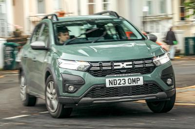 Dacia Sandero Stepway front cornering