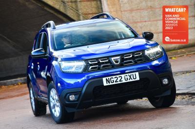 Dacia Duster Commercial 2022 front right tracking