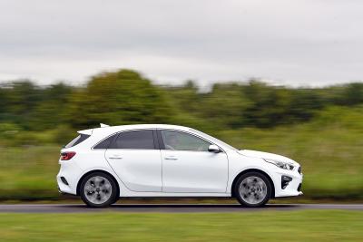 Kia Ceed driving