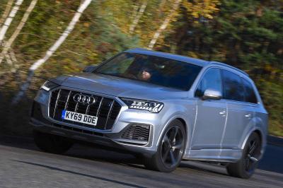 Audi Q7 2019 front left cornering