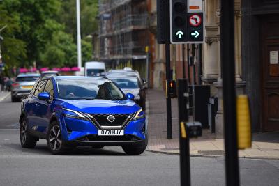 Nissan Qashqai 2022 Long Term traffic lights