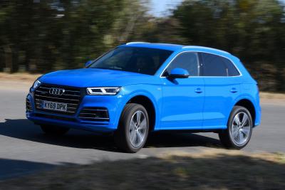 2019 Audi Q5 TFSI e cornering