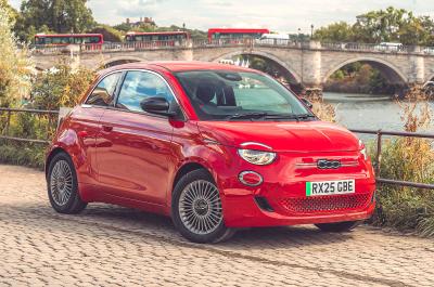Fiat 500e front right static