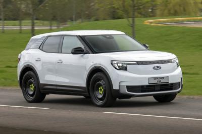 Ford Explorer Van driving front right