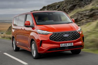 Ford Tourneo Custom driving