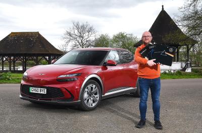 Genesis GV60 Premium, Mauna Red, front three quarter
