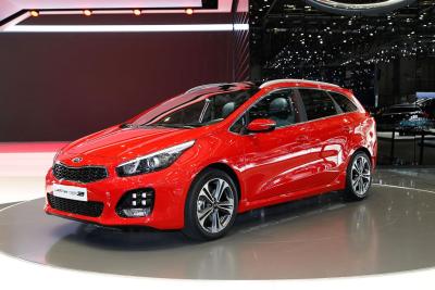 Kia Ceed GT Line revealed at Geneva motor show