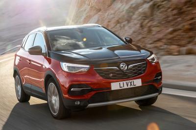 Vauxhall Grandland X Hybrid4 front