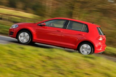 Our cars: Volkswagen Golf and Kia Carens