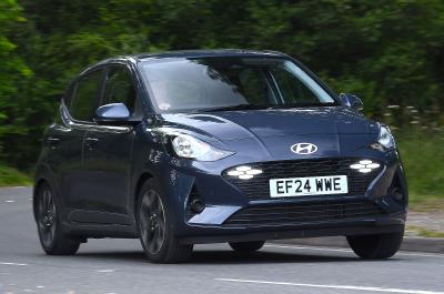 Hyundai i10 front cornering