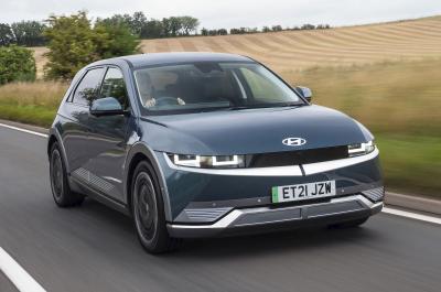 Hyundai Ioniq 5 2021 front right tracking