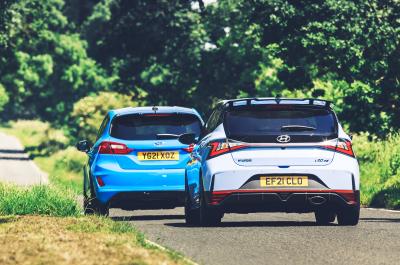 Hyundai i20 N vs Ford Fiesta ST tails