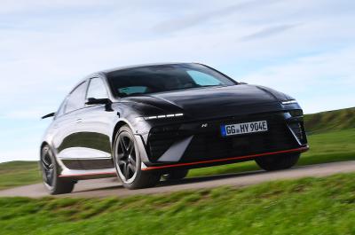 Hyundai Ioniq 6 N front driving