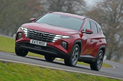Used Hyundai Tucson 2021-present front cornering 