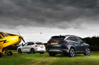 Hyundai Tucson vs Ford Kuga 2022 rears