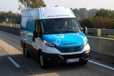 Iveco eDaily front right driving