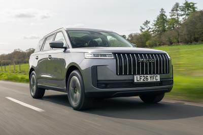 Jaecoo 5 hybrid front driving