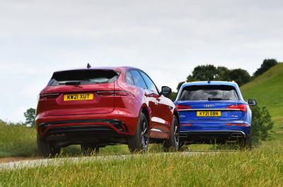 Jaguar F-Pace vs Audi Q5 2021 rears