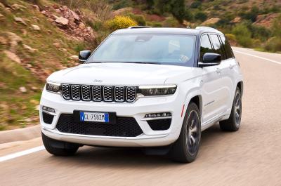 Jeep Grand Cherokee front cornering