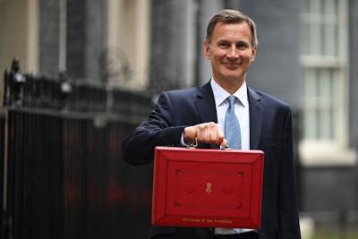 Jeremy Hunt holding red briefcase