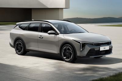 Kia K4 Sportswagon front static