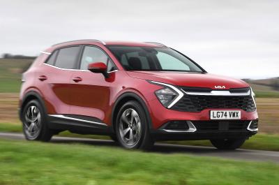Kia Sportage front right driving
