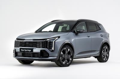 Kia Sportage front three quarters static
